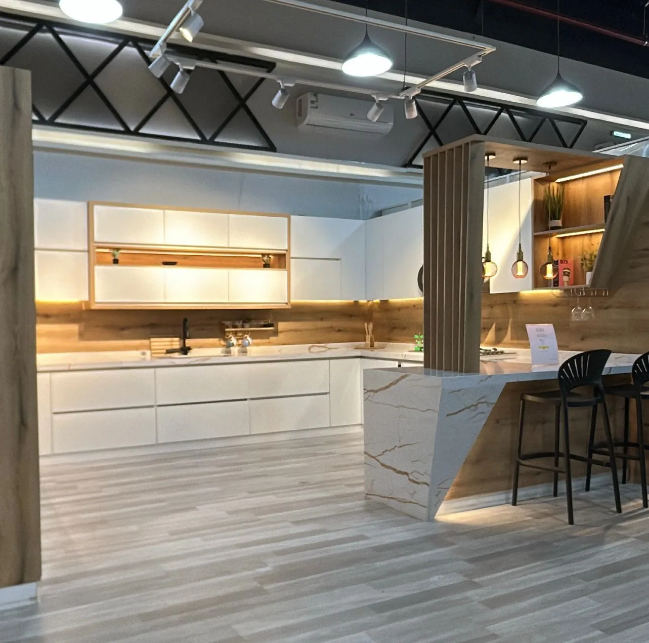 مطبخ كلاسيك أبيض